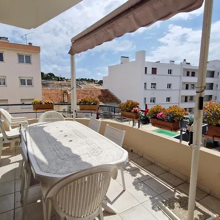5 Pieces Climatise Avec Terrasse Et Parking A Appartement *