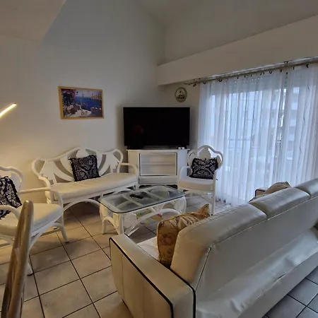 5 Pieces Climatise Avec Terrasse Et Parking A - Fr-1-780-30 Апартаменты *