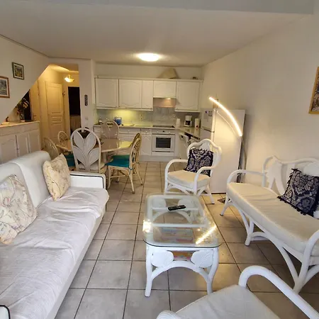 5 Pieces Climatise Avec Terrasse Et Parking A Appartement *
