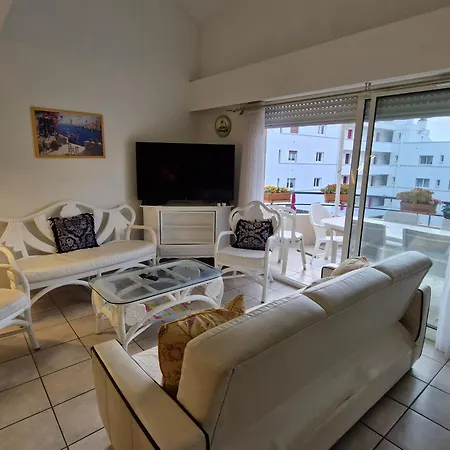 Appartement 5 Pieces Climatise Avec Terrasse Et Parking A