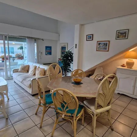 Appartement 5 Pieces Climatise Avec Terrasse Et Parking A *