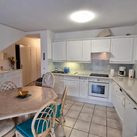 5 Pieces Climatise Avec Terrasse Et Parking A Apartment Sainte-Maxime