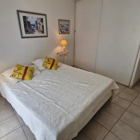 5 Pieces Climatise Avec Terrasse Et Parking A Apartment
