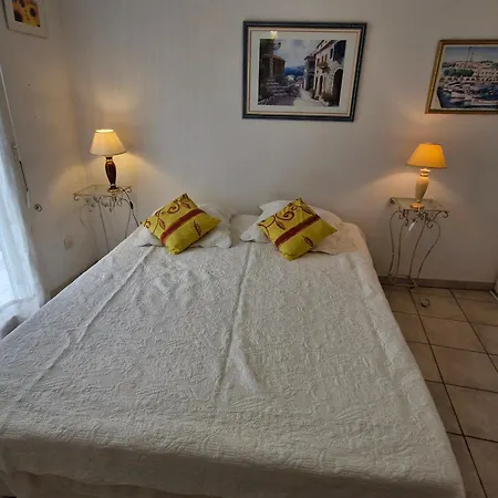 Apartment 5 Pieces Climatise Avec Terrasse Et Parking A Sainte-Maxime