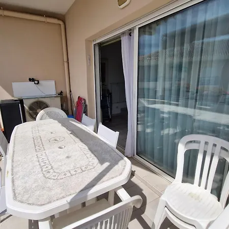 5 Pieces Climatise Avec Terrasse Et Parking A Sainte-Maxime