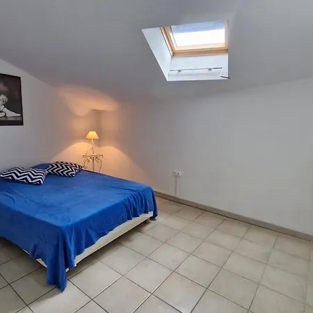 Apartment 5 Pieces Climatise Avec Terrasse Et Parking A *