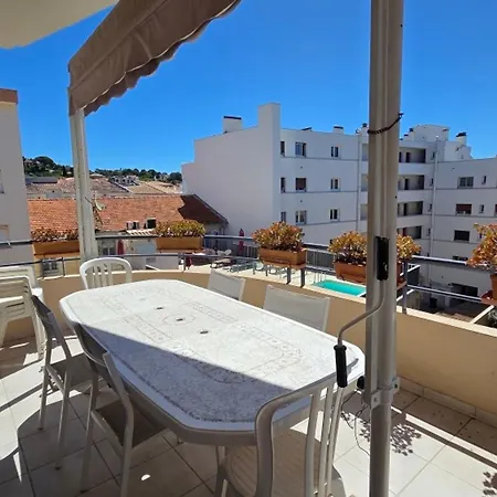 5 Pieces Climatise Avec Terrasse Et Parking A Appartement Sainte-Maxime