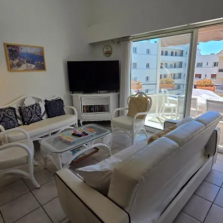 5 Pieces Climatise Avec Terrasse Et Parking A * Sainte-Maxime
