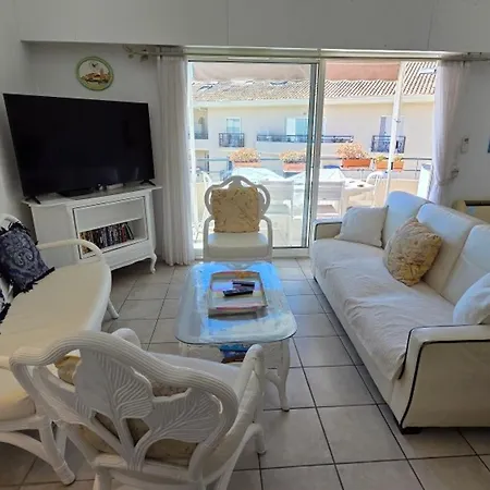 5 Pieces Climatise Avec Terrasse Et Parking A Appartement