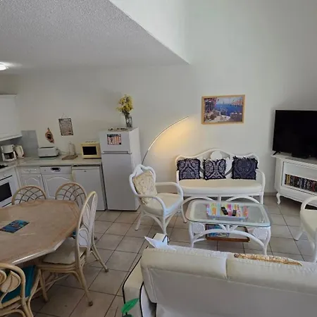 5 Pieces Climatise Avec Terrasse Et Parking A Appartement *