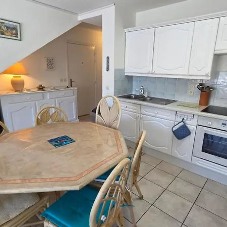 Appartement 5 Pieces Climatise Avec Terrasse Et Parking A