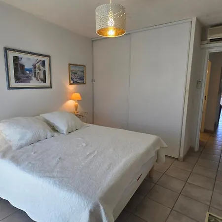 Appartement 5 Pieces Climatise Avec Terrasse Et Parking A Sainte-Maxime