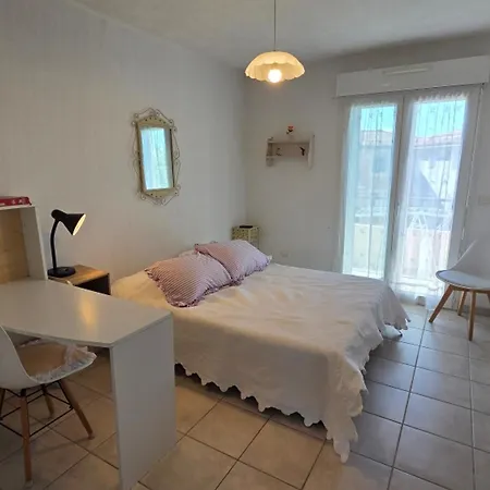 Appartement 5 Pieces Climatise Avec Terrasse Et Parking A *