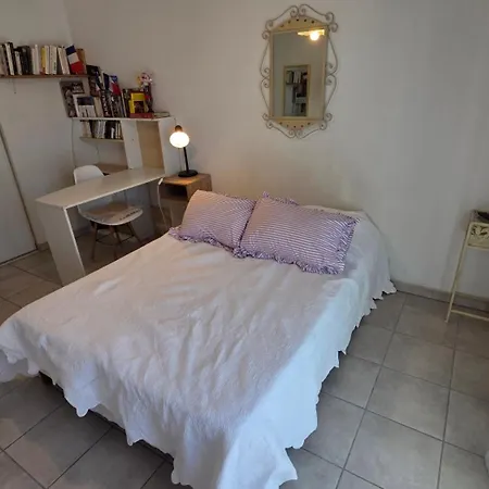 5 Pieces Climatise Avec Terrasse Et Parking A *