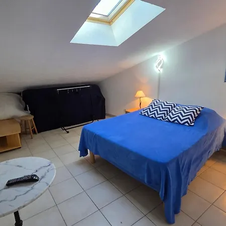 Appartement 5 Pieces Climatise Avec Terrasse Et Parking A *