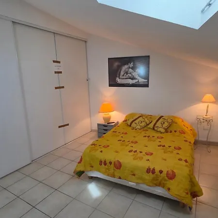 5 Pieces Climatise Avec Terrasse Et Parking A Appartement *